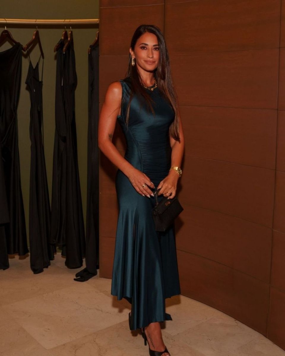 Antonela Roccuzzo deslumbró en la inauguración de la nueva casa de Victoria Beckham en Miami con un elegante look de gala