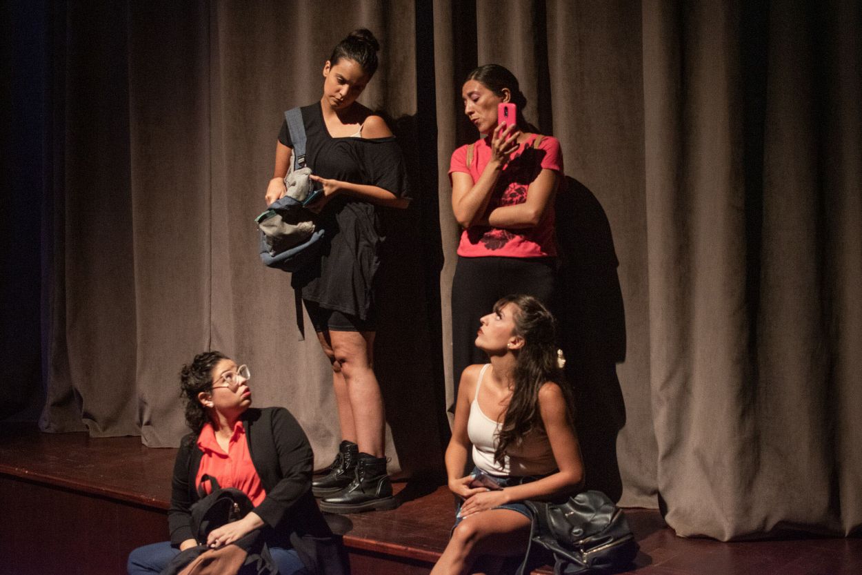 Teatro: Ricardo Salim presenta “Seis personajes en busca de un autor”, en la Sociedad Francesa