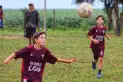 Son de 7 de Abril, ayudan en su granja y sueñan con jugar en River