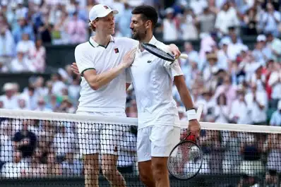 Jannik Sinner aplastó a Novak Djokovic y jugará la final de Wimbledon ante Zverev