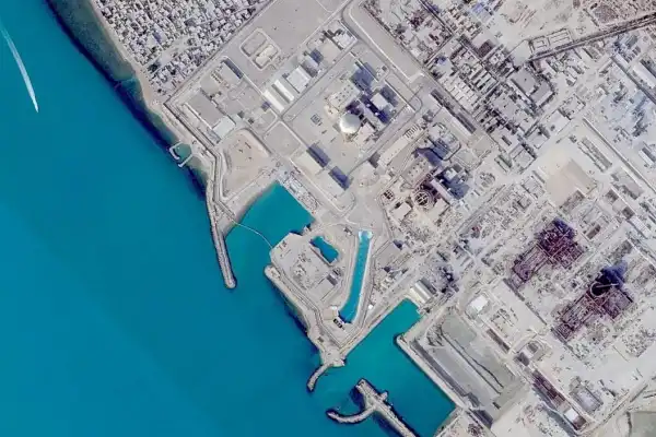 Caen bombas estadounidenses cerca de una planta nuclear iraní