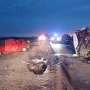 Tragedia en Córdoba: dos muertos tras el choque frontal de un auto contra un micro de fútbol infantil