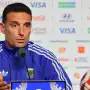 Scaloni desmintió el video viral sobre su charla con Paredes y explicó por qué escucha a sus jugadores en pleno partido