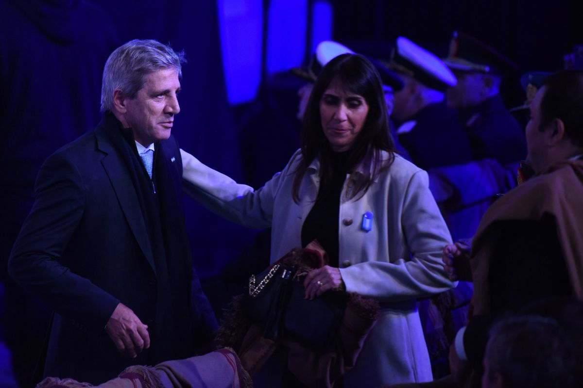 CON CAPUTO. Molinuevo saluda al ministro; cerca, Gerardo Huesen. Foto de LA GACETA