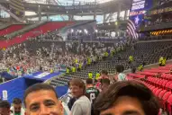 Viajó al Mundial sin entrada, terminó en un palco VIP y se sacó fotos con casi toda la Selección argentina