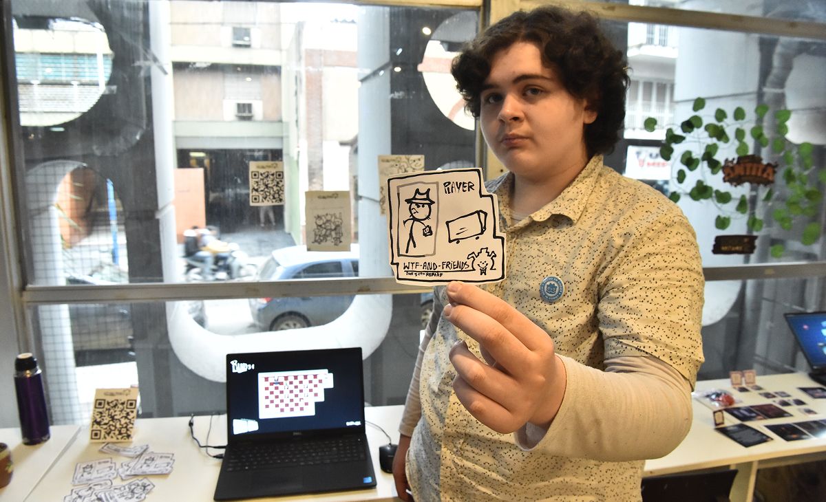 FELIPE QUINTEROS DE LÚAR. Tiene 15 años y desarrolló What the Fuck and Friend de 50 Remake, un juego inspirado en el ajedrez pero con reglas propias.