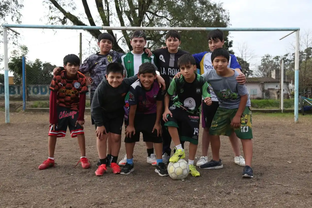 El Mundial de un grupo de amigos que se disputa en una cancha del barrio Argentino