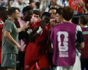 Polémica en el Mundial: por qué el VAR intervino en la expulsión de Embolo en Argentina-Suiza