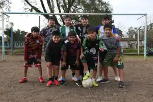 El Mundial de un grupo de amigos que se disputa en una cancha del barrio Argentino