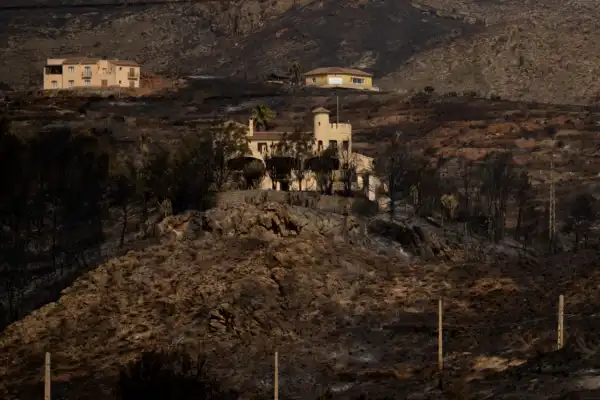 Conmoción en España: tras el mortal incendio forestal sólo quedó un pueblo fantasma