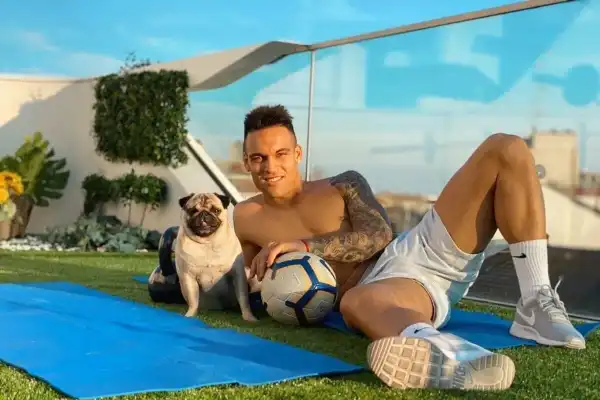 Así es la casa de Lautaro Martínez en Milán: diseño minimalista, gimnasio privado y una terraza con parrilla