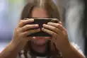 El mundo pone límites a las redes sociales para menores