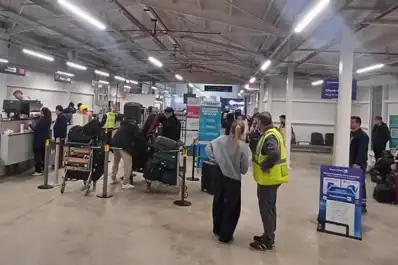 Cómo opera el aeropuerto Benjamín Matienzo con el nuevo check-in provisorio