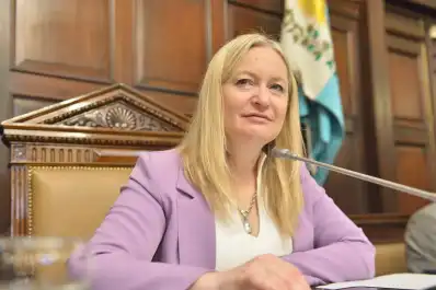 Francia declara persona non grata a la vice gobernadora de Mendoza