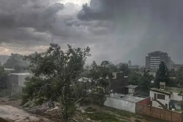 Alerta amarilla por lluvias intensas, viento zonda y nevadas: el SMN advirtió un lunes de contrastes para el país