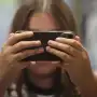 El mundo pone límites a las redes sociales para menores
