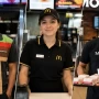 Cuánto cobran los empleados de McDonalds, Burger King y Mostaza en julio de 2026: la nueva escala salarial