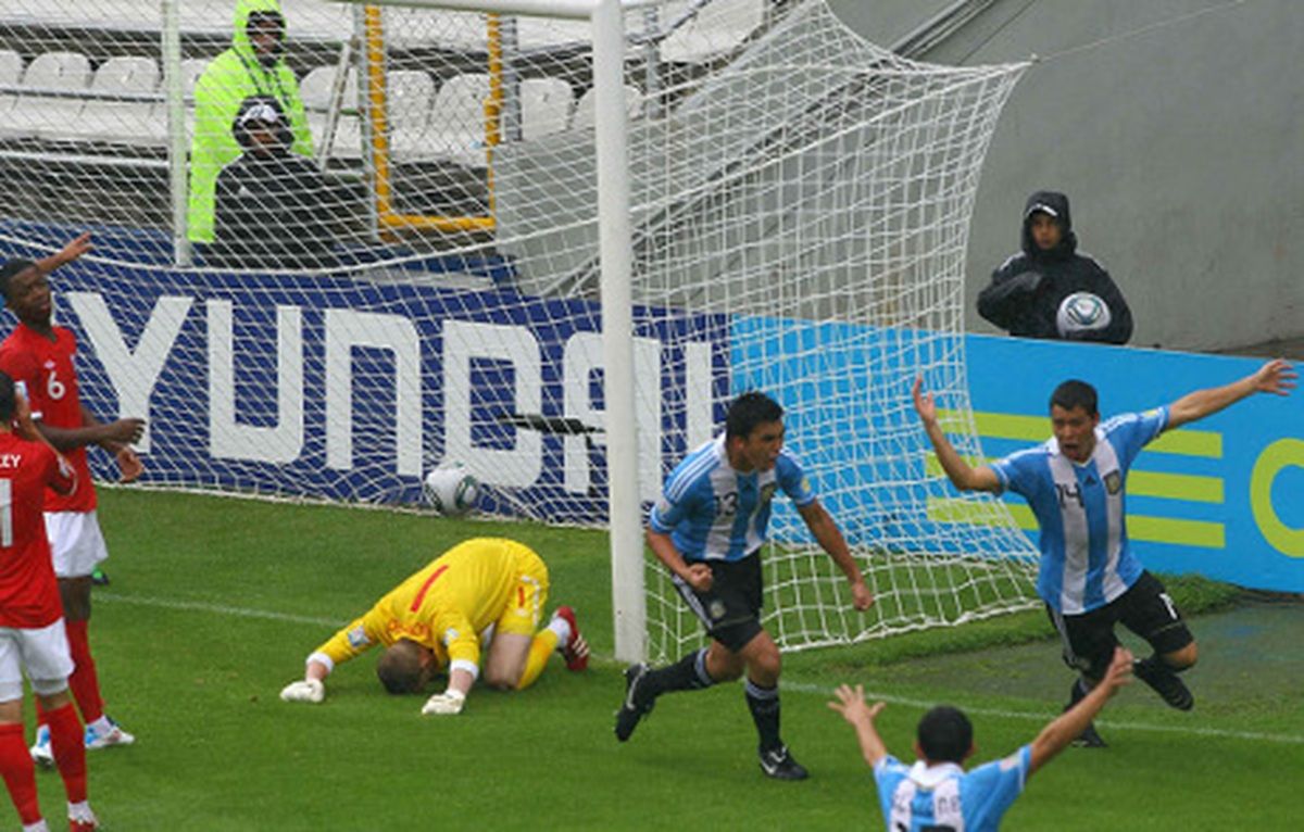 MAL COMIENZO. Un error de Pickford le había dado la ventaja al equipo argentino aquella tarde.