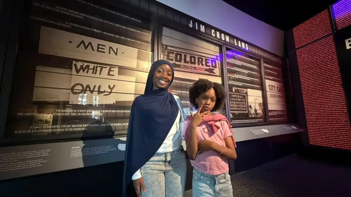 “¿Realmente somos libres?”: la pregunta de una joven en un museo de Atlanta que obliga a mirar de frente la segregación racial
