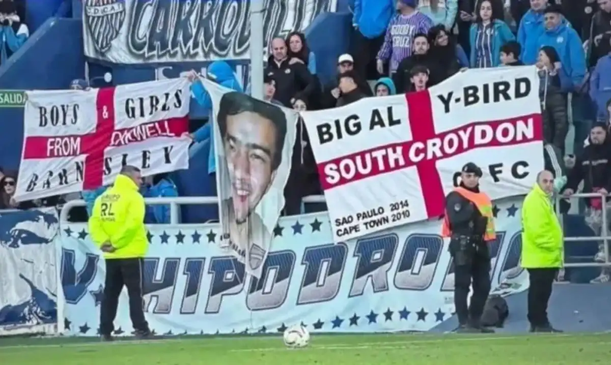 La hinchada de Godoy Cruz exhibió dos banderas inglesas y calentó la previa de Argentina-Inglaterra