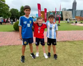 Policías, entradas a más de 3.000 dólares y un picadito entre nenes: así se vive la previa de Argentina-Inglaterra en Atlanta