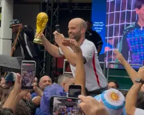 Un periodista inglés se metió en el banderazo argentino: “Vinimos a mostrarles quién va a ser el ganador”