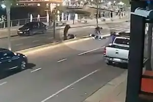 Hacía wheelie en moto, atropelló y mató a un soldado: lo identificaron por Facebook