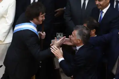 Milei se queda sin piernas, Macri calienta y en Tucumán recalculan