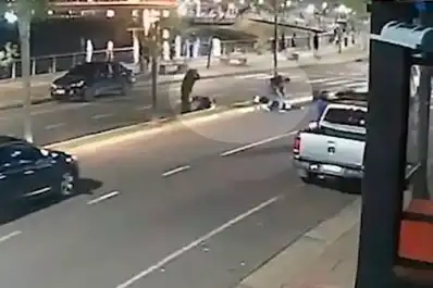 Hacía wheelie en moto, atropelló y mató a un soldado: lo identificaron por Facebook