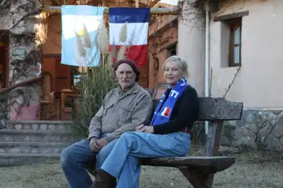 Un brindis por la libertad: una pareja unida por Francia celebró el 14 de julio en Tafí del Valle
