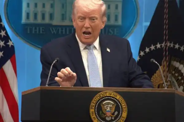 Trump afirma que restablece el bloqueo naval a Irán