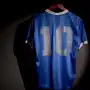 El misterio de la azul del 86: ¿dónde está y cuánto vale hoy la camiseta con la que Maradona le hizo dos goles a Inglaterra?