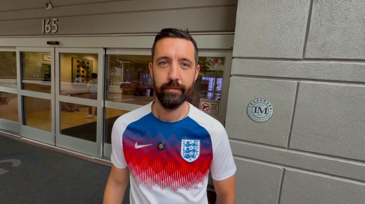 HINCHA. Chris sigue a Inglaterra desde hace cinco Mundiales y llegó a Atlanta para alentar en una nueva semifinal frente a Argentina
