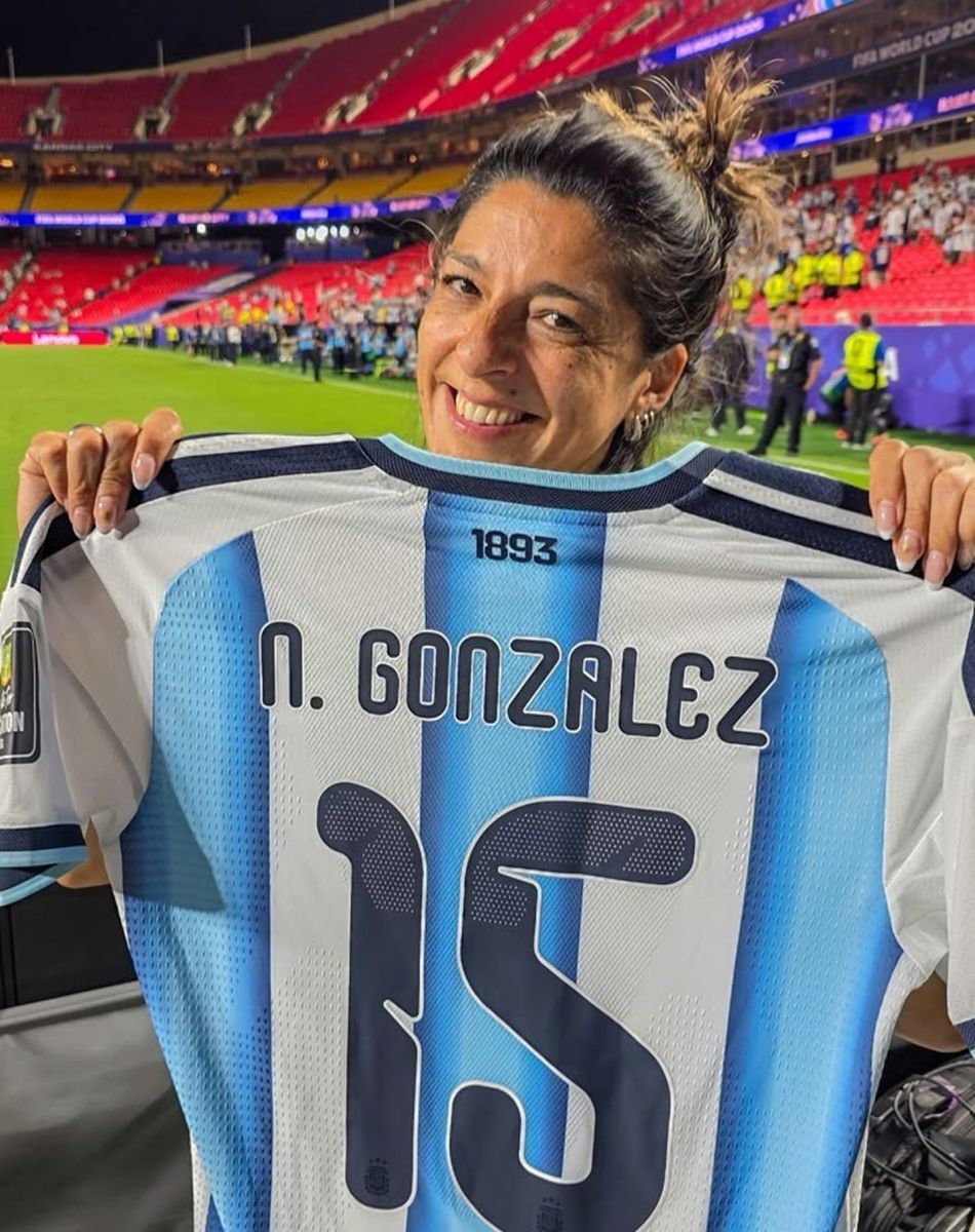 Ponce con la camiseta de González.