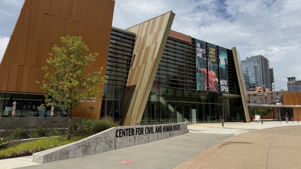 “¿Realmente somos libres?”: la pregunta de una joven en un museo de Atlanta que obliga a mirar de frente la segregación racial