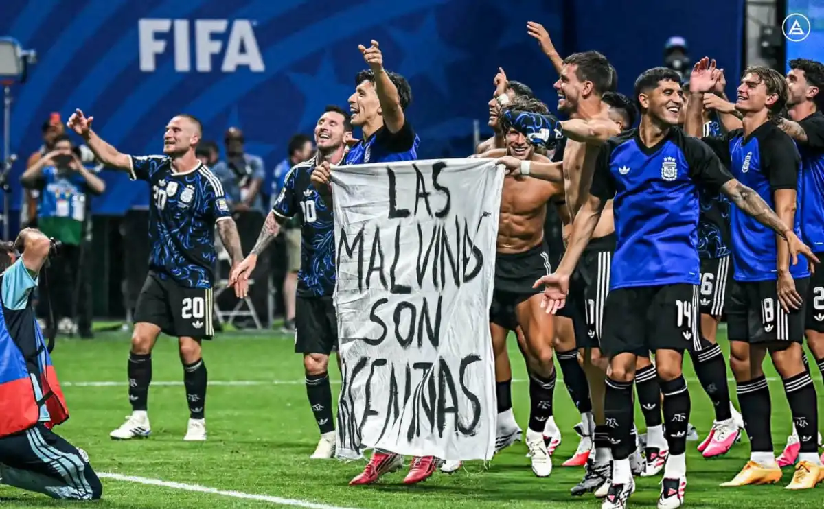El emotivo gesto de la Selección tras eliminar a Inglaterra: la bandera por las Islas Malvinas
