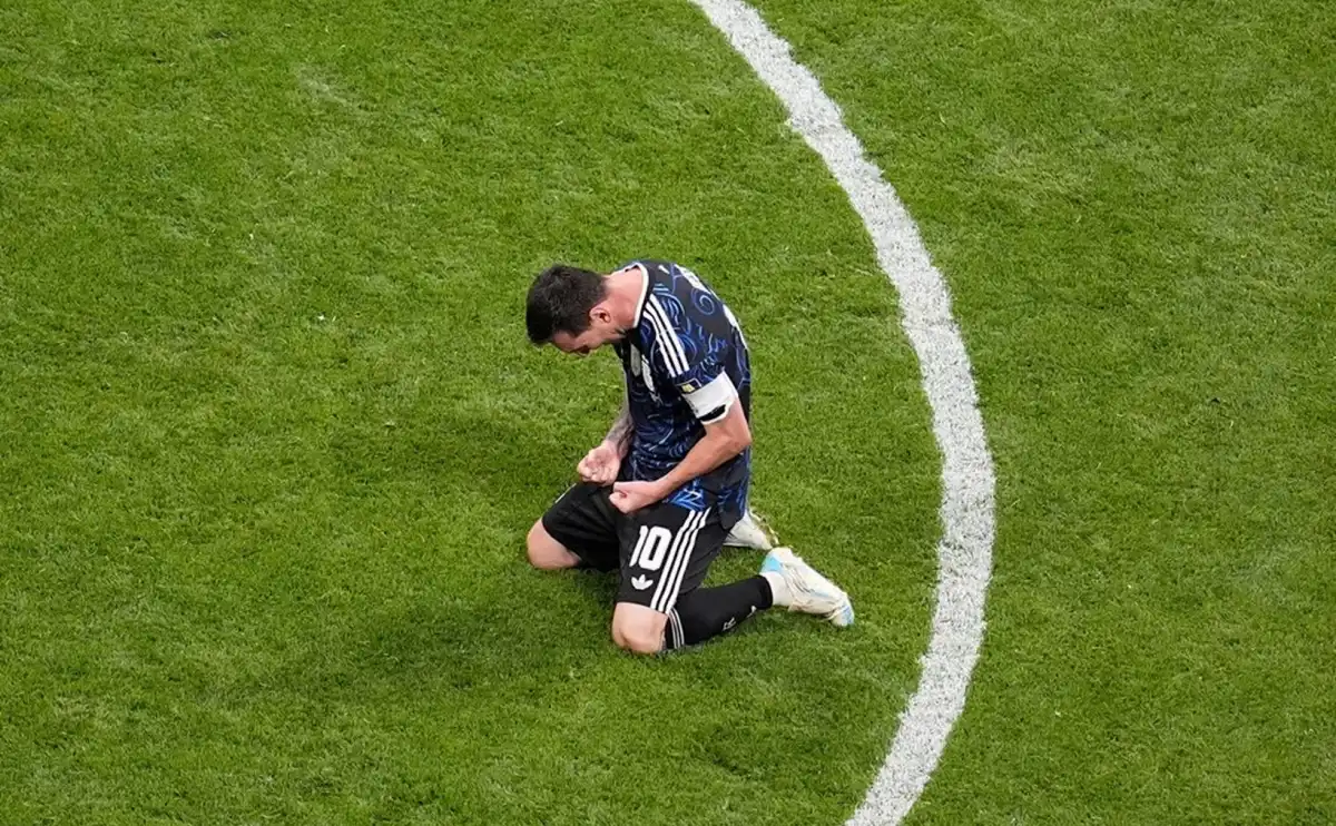 La emotiva reacción de Lionel Messi tras clasificar a la final del Mundial 2026: de rodillas y mirando al cielo