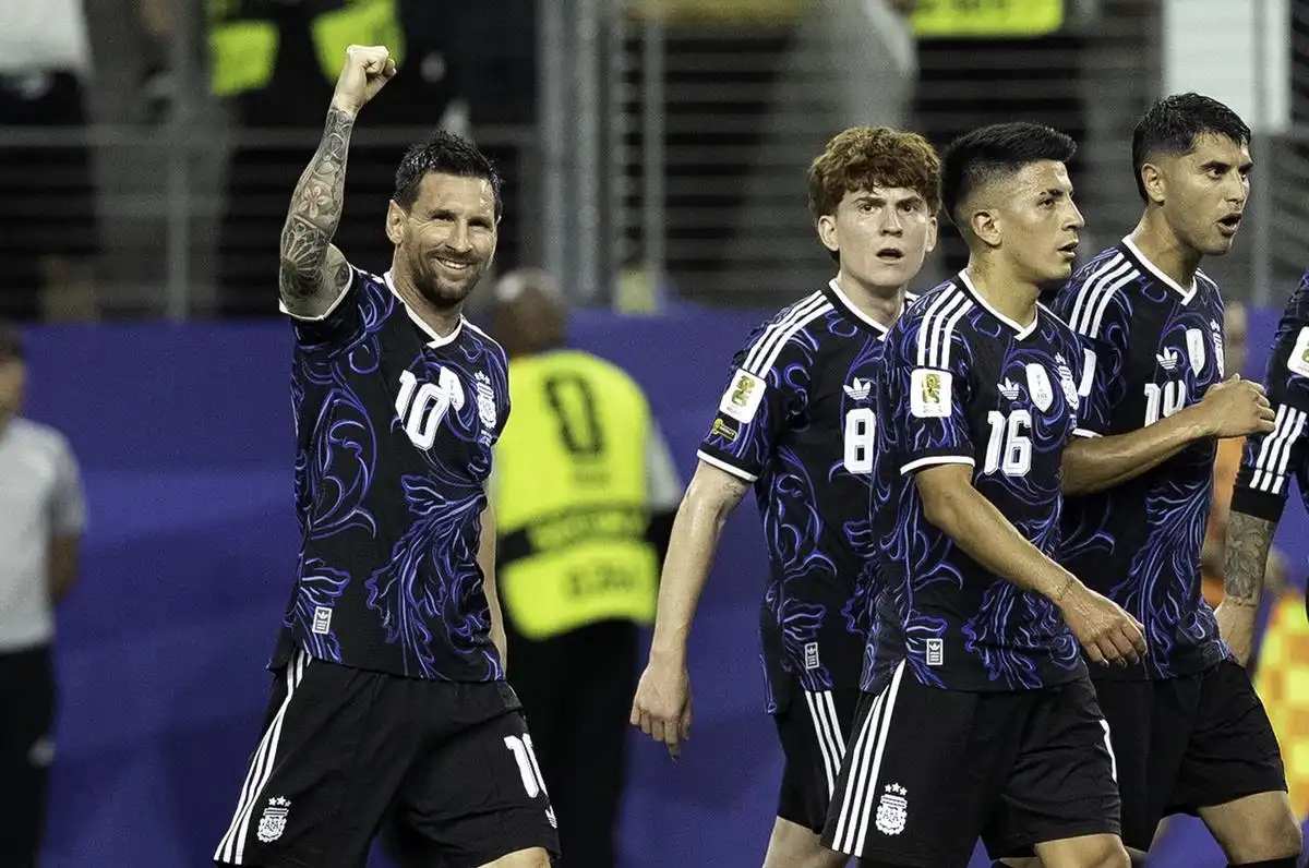 El detalle oculto de la camiseta alternativa que Argentina volverá a usar ante Inglaterra en el Mundial