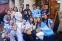 El viaje de un grupo de estudiantes tucumanos que vive el Mundial desde Inglaterra