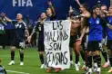 ¿Se juega en los escritorios? Inglaterra denunciará a la Selección ante la FIFA por la bandera de Malvinas en los festejos
