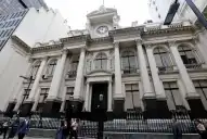 Finanzas: el Tesoro enfrenta vencimientos por $21 billones en un agosto determinante