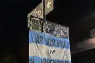 Segurola y Habana: el homenaje a Maradona con una bandera de Malvinas antes de Argentina vs. Inglaterra