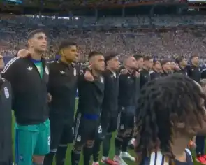 La piel de gallina: así cantaron los jugadores el himno nacional