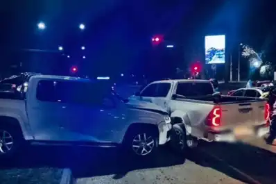 Un fuerte choque se registró en la avenida Perón en medio de los festejos por el triunfo de la Selección