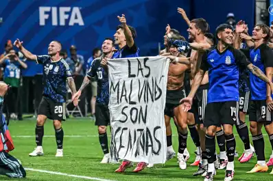 El emotivo gesto de la Selección tras eliminar a Inglaterra: la bandera por las Islas Malvinas