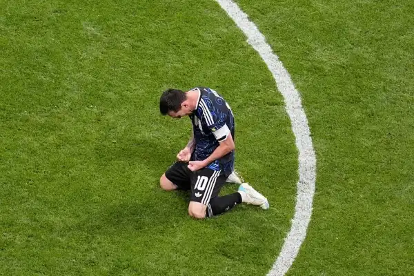 La emotiva reacción de Lionel Messi tras clasificar a la final del Mundial 2026: de rodillas y mirando al cielo