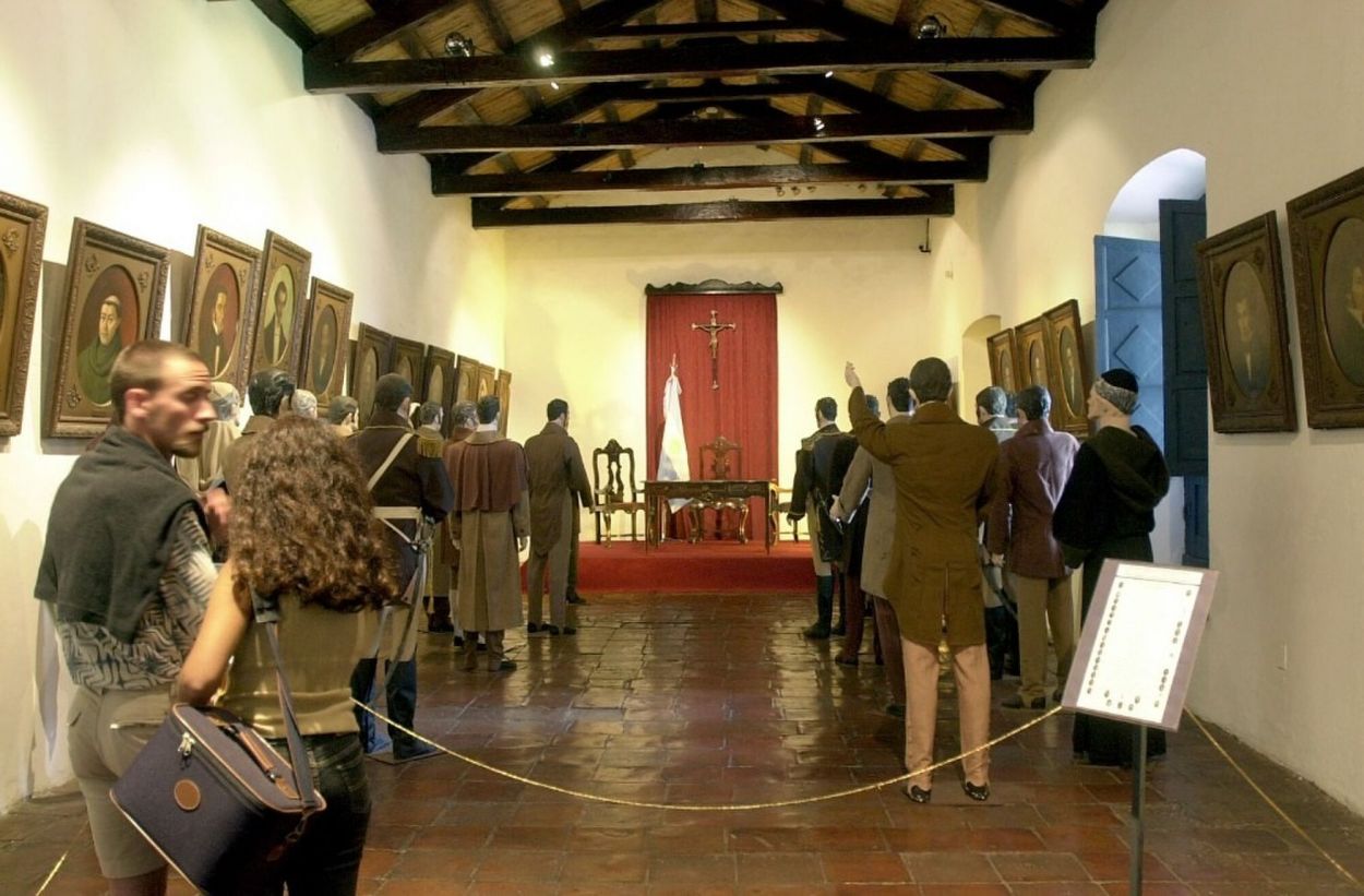 Recuerdos fotográficos: los maniquíes de la Casa Histórica sorprendieron a los visitantes en 2002