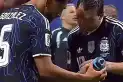 Mundial 2026: qué decía la botella de Pickford que tanto llamó la atención de Lionel Messi