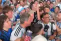 De verdugo de Argentina a hincha inesperado: Schweinsteiger celebró con la gente el pase a la final del Mundial