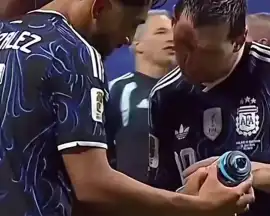 Qué decía la botella de Pickford que tanto llamó la atención de Messi